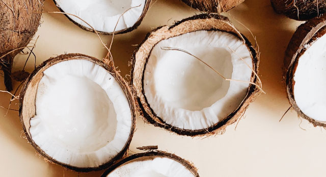coconut milk used in waterless cleansing foam dry shampoo